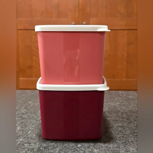 Tupperware Retro Chic Square Round 2-pc Set - Picture 1 of 3